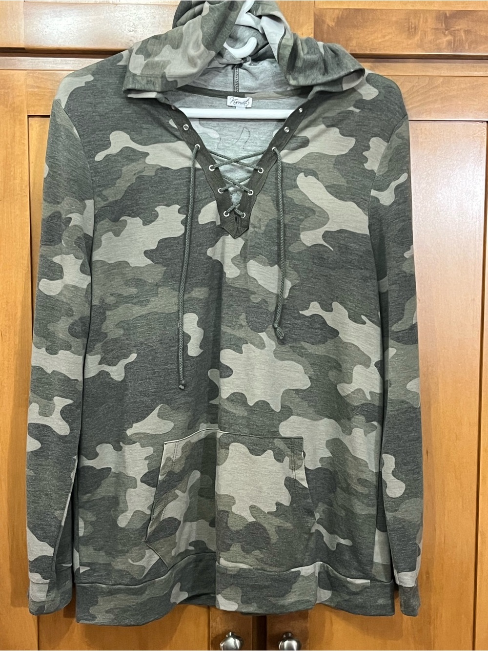 Kismet Women’s Camo Hoodie Size XL